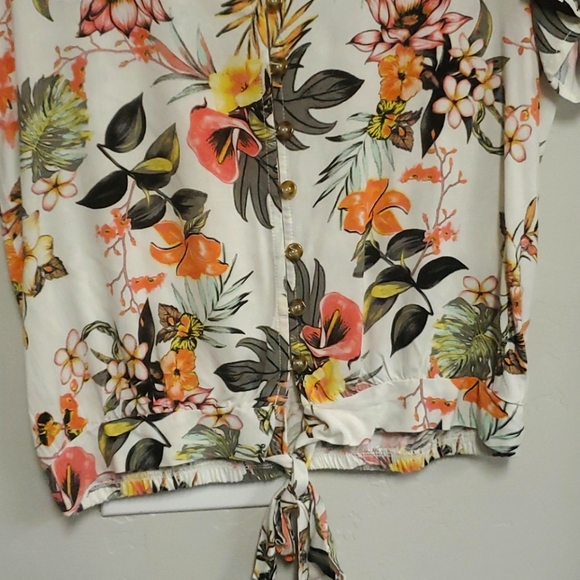 White floral blouse - Picture 2 of 4